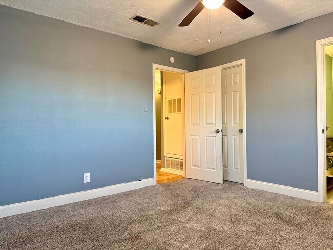 Building Photo - For Rent