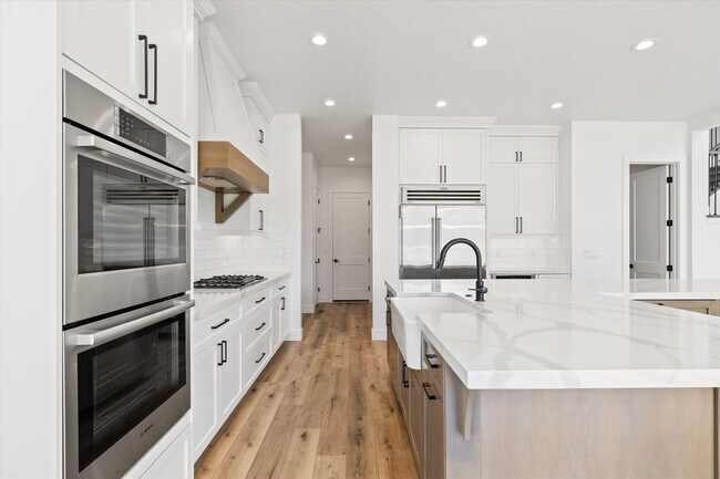 Building Photo - Luxury 5-Bed + Bonus + RV Garage Home for Lease in Dry Creek Ranch