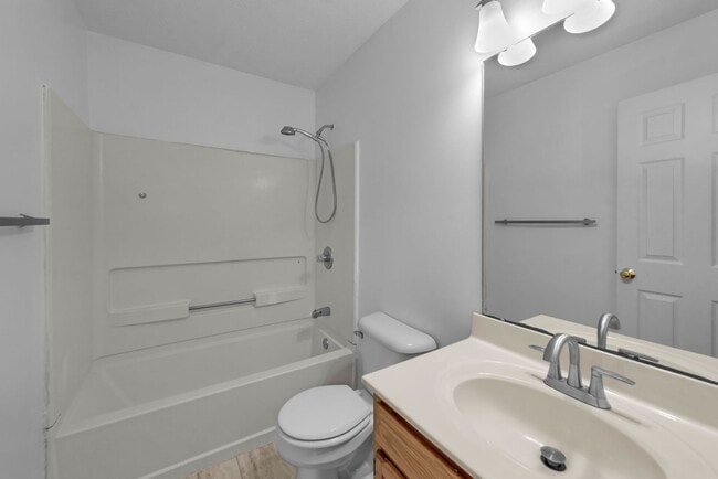 Building Photo - Lebanon- Beautiful 3 bed 2.5 bath home