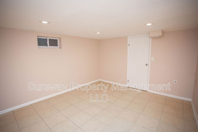 Building Photo - 841 Grove St