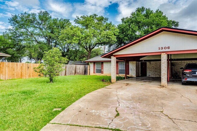 Building Photo - 1306 Glenda Dr