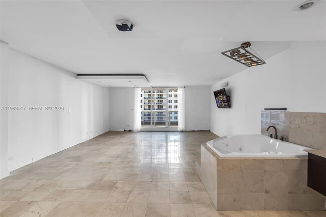 Building Photo - 2301 Collins Ave