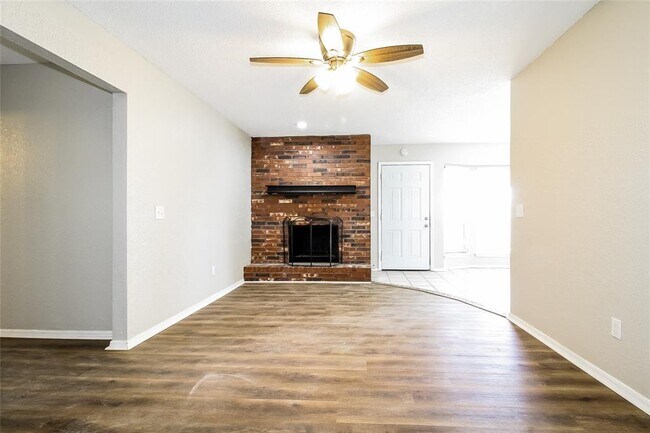 Building Photo - 1004 Cambridge Dr