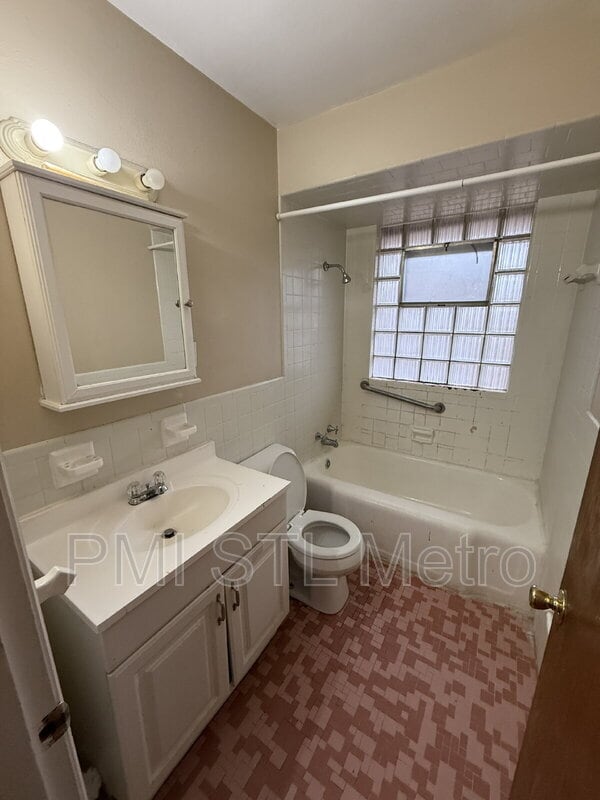 Building Photo - 9350 Duenke Dr