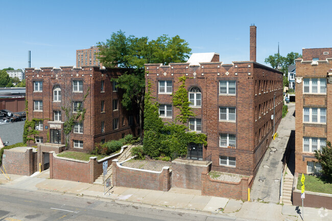 Building Photo - Twin Court Apartments