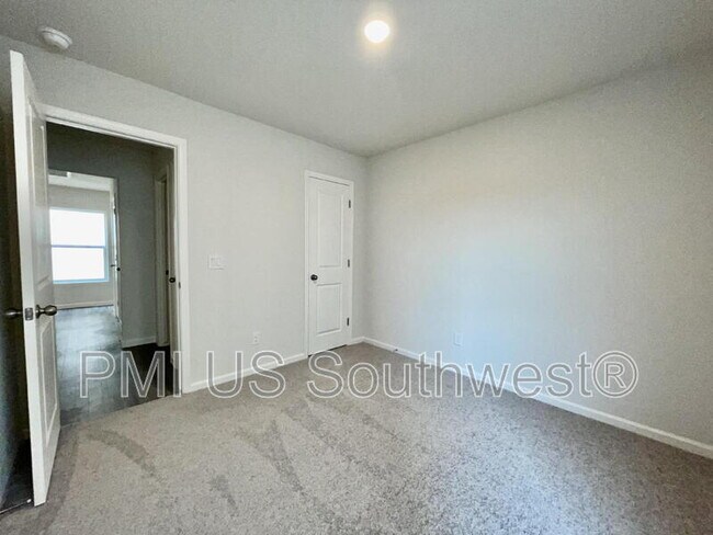 Building Photo - 2411 Village Dr