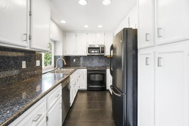 Building Photo - 10976 Glencreek Cir