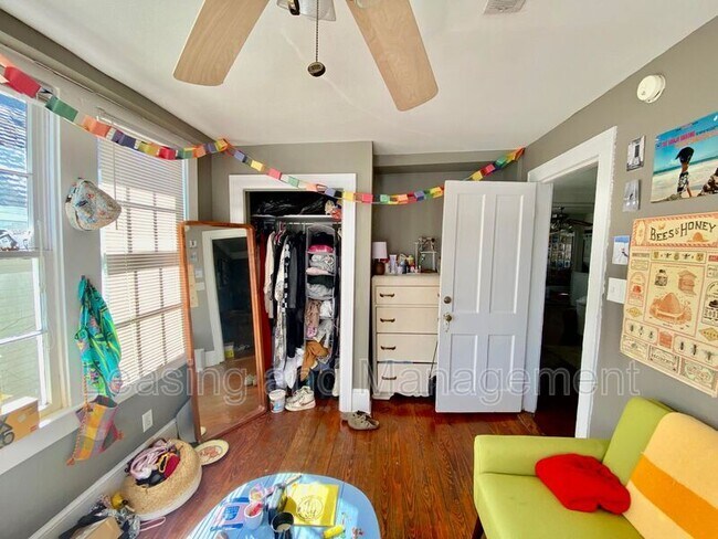 Building Photo - 75 Pitt St