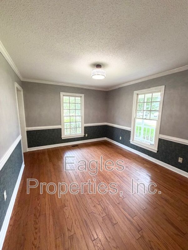 Building Photo - 100 Lakeshore Ct