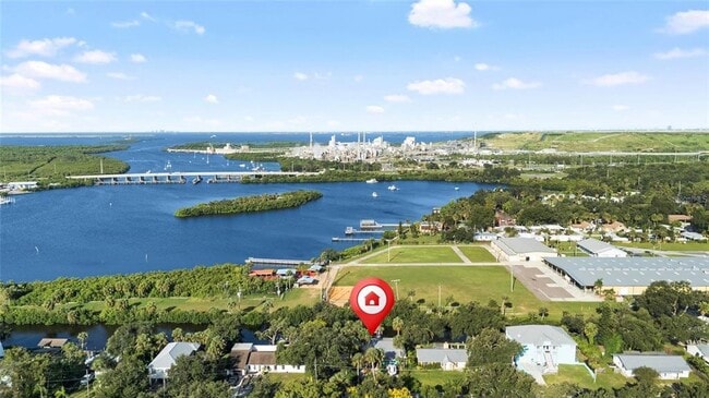 Building Photo - 8825 Oak St