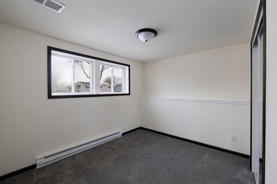 Building Photo - 419 Campfire Dr