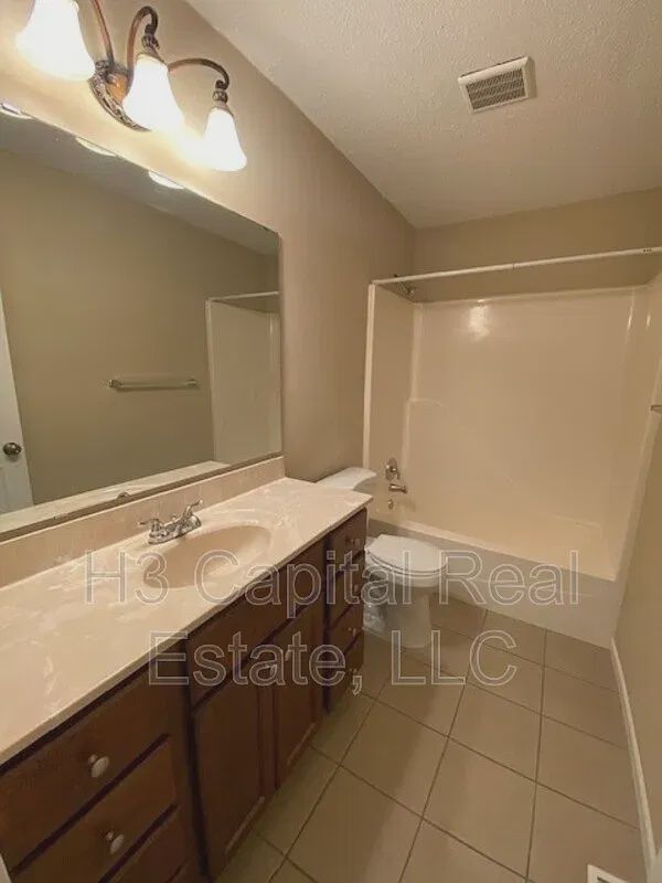 Building Photo - 112 Sunnyside St