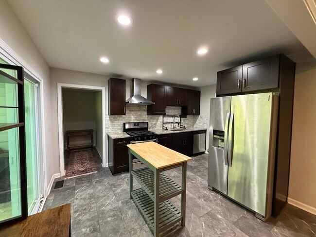 Building Photo - 1865 Winthrop Dr SE