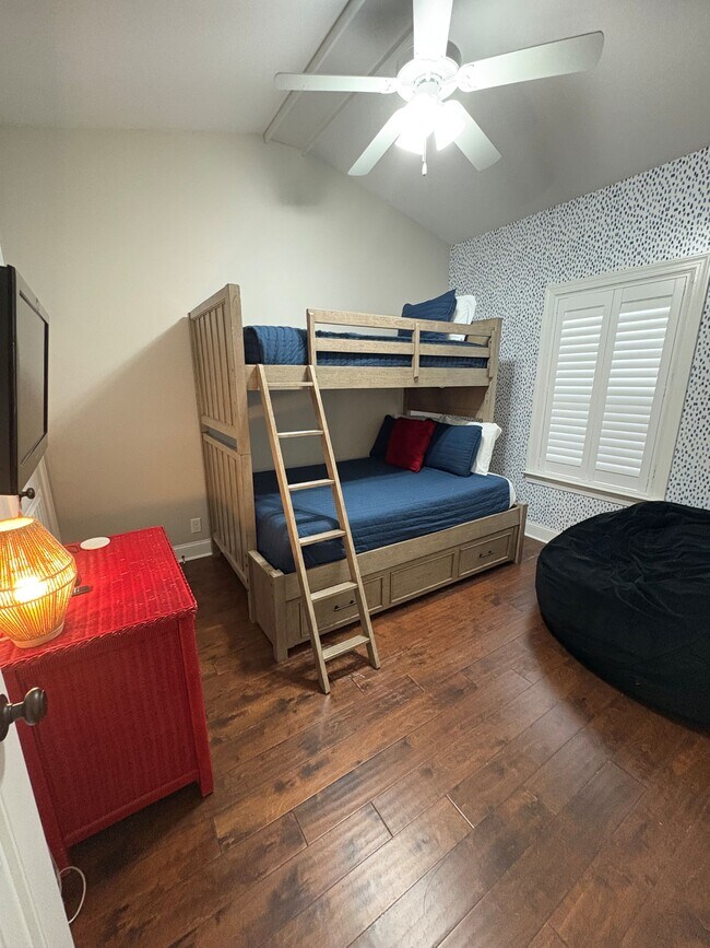 Building Photo - 1105 Reserve Ln