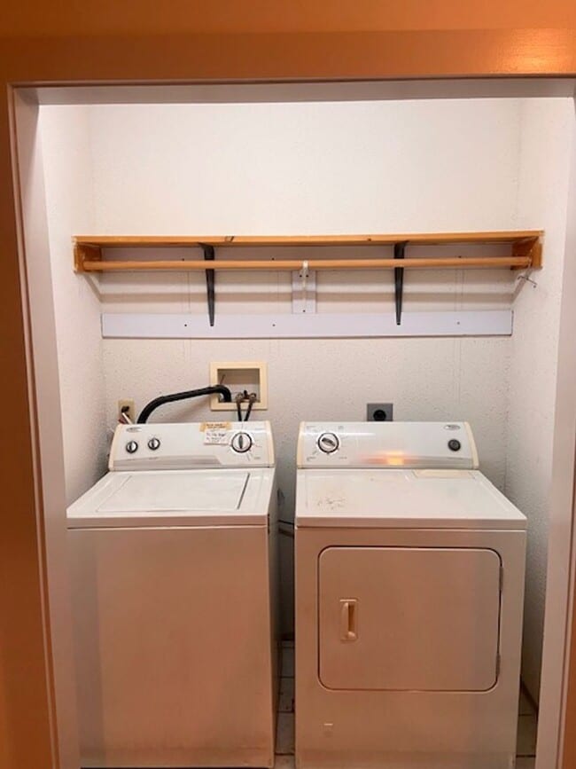 Building Photo - 417 Admiral St