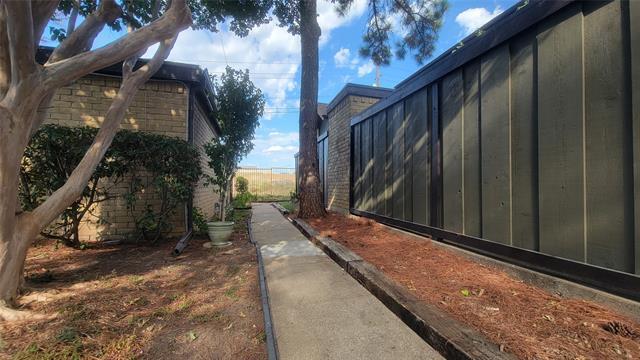 Building Photo - 4615 Country Creek Dr