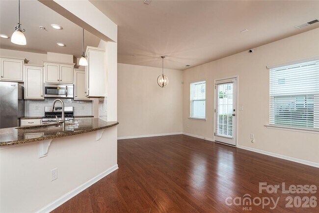 Building Photo - 106 Clarendon St