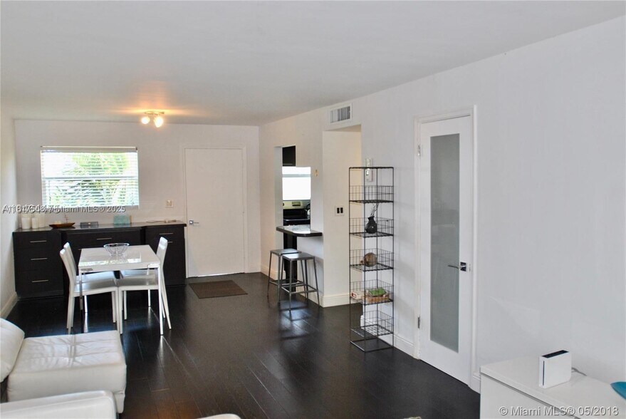 Building Photo - 61 Collins Ave