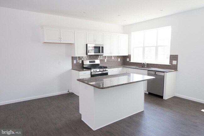 Building Photo - 1817 Shady Ln