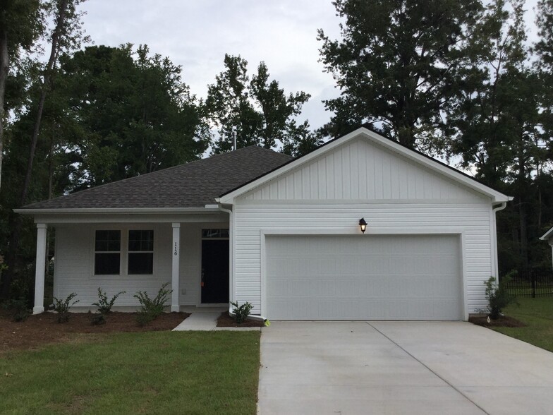 Primary Photo - 116 Sweet Gum Dr