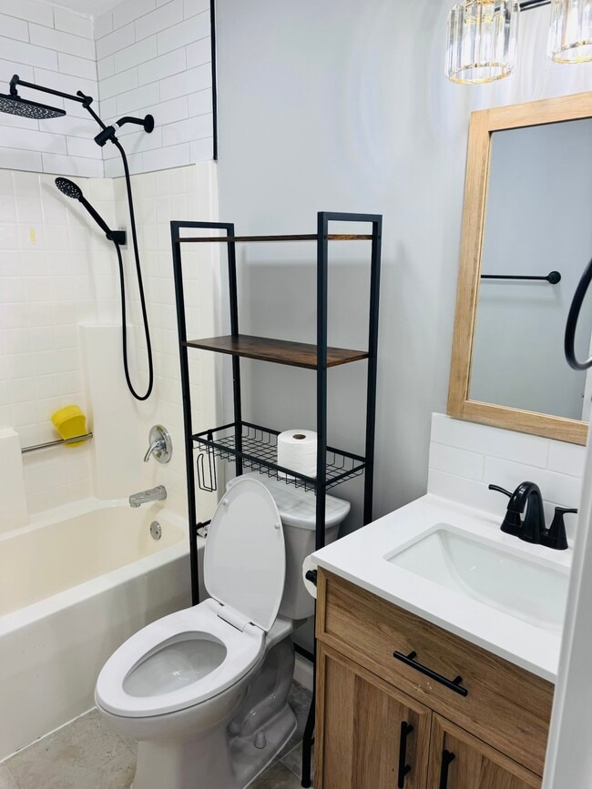 Building Photo - 560 Old Humboldt Rd