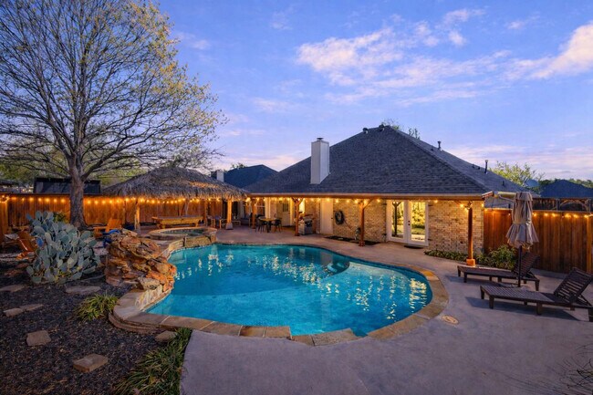 Building Photo - 324 Woodcrest Dr