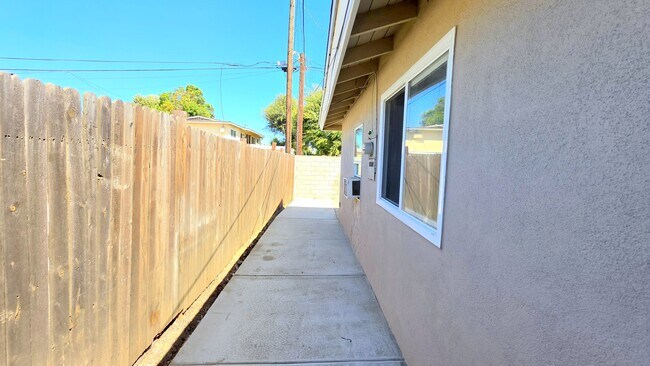Building Photo - 124 N 12th Ave
