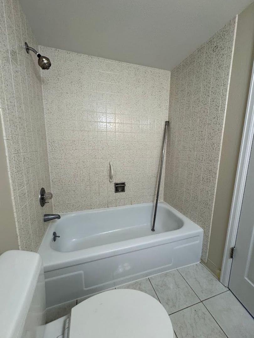 Building Photo - 625 Manhattan Pl