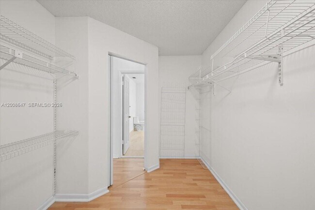 Building Photo - 2560 Bass Way