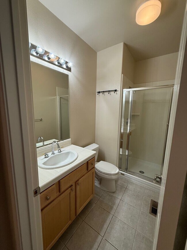 Building Photo - Spacious 4 Bedroom Home for Rent in Desirable Fountain Grove