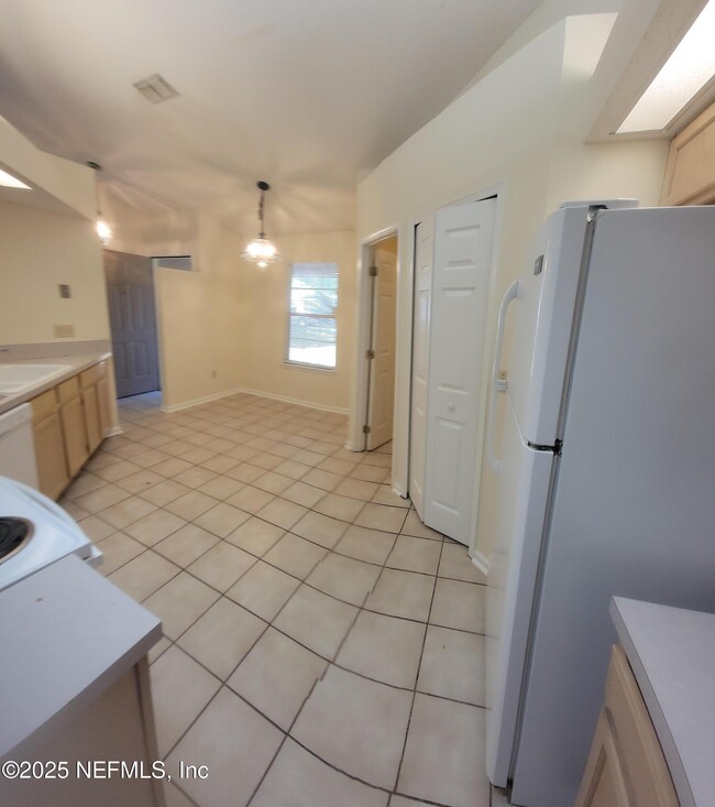 Building Photo - 1714 Chandelier Cir E