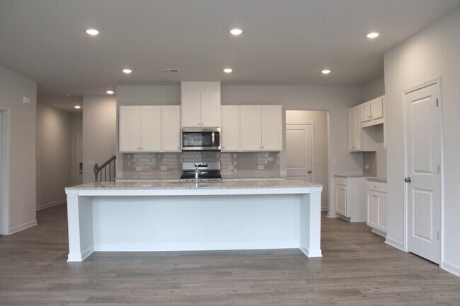 Building Photo - 731 Point Place Drive
