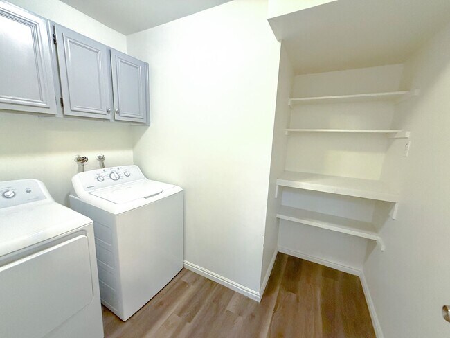 Building Photo - 300 W 2025 S