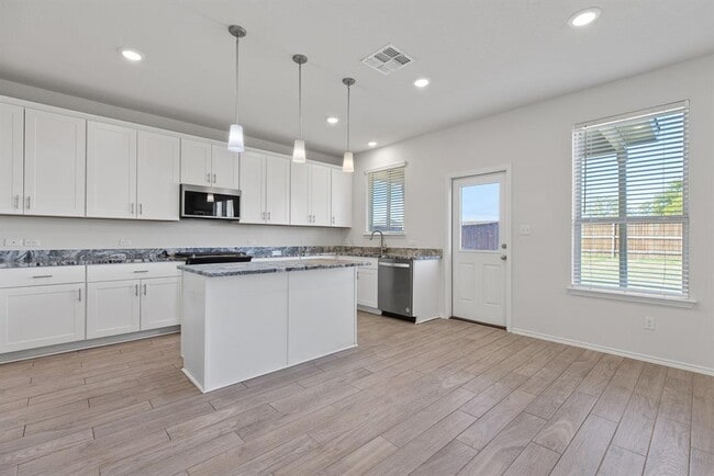 Building Photo - 905 Duskywing Wy