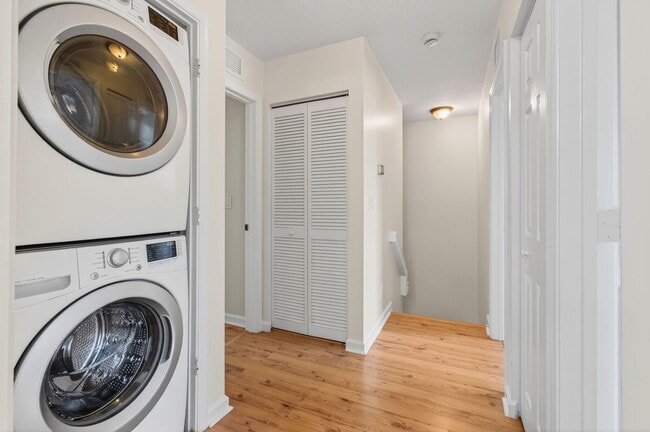 Building Photo - 4582 Danson Way