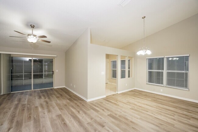 Building Photo - 5208 Oceanside Ct