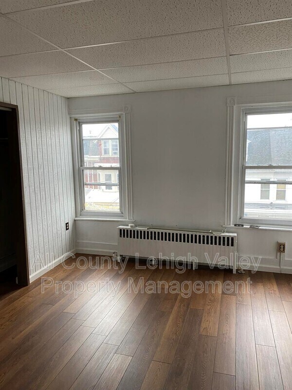 Building Photo - 736 N Ninth St