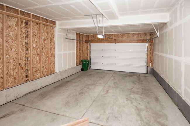 Building Photo - Beautiful Single-Family Home in a Great Location!