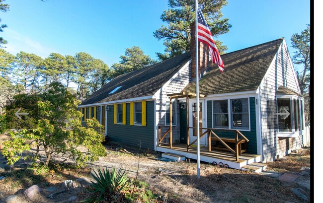 Building Photo - 10 Avery Ave