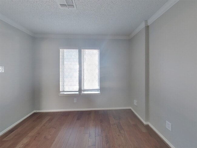 Building Photo - 5523 Foresthaven Dr