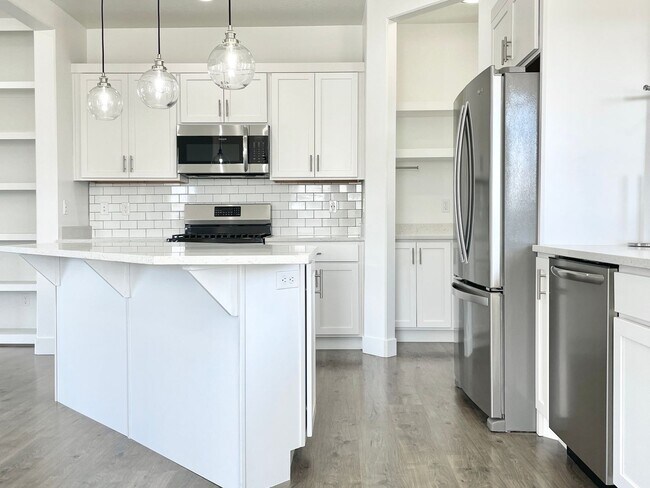 Building Photo - Gorgeous Townhome in South Jordan!