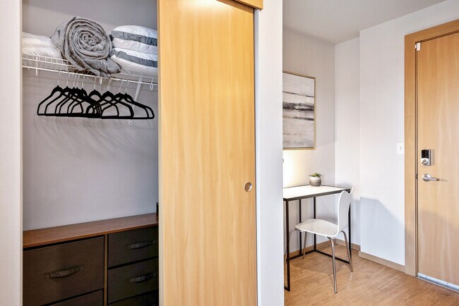 Building Photo - 2710 17th Ave S