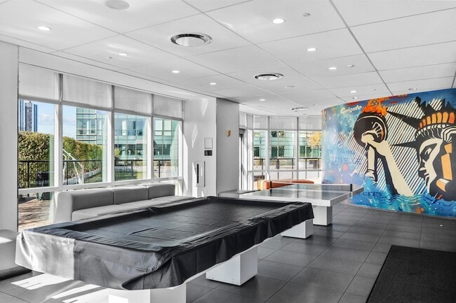 Building Photo - 77 Hudson St