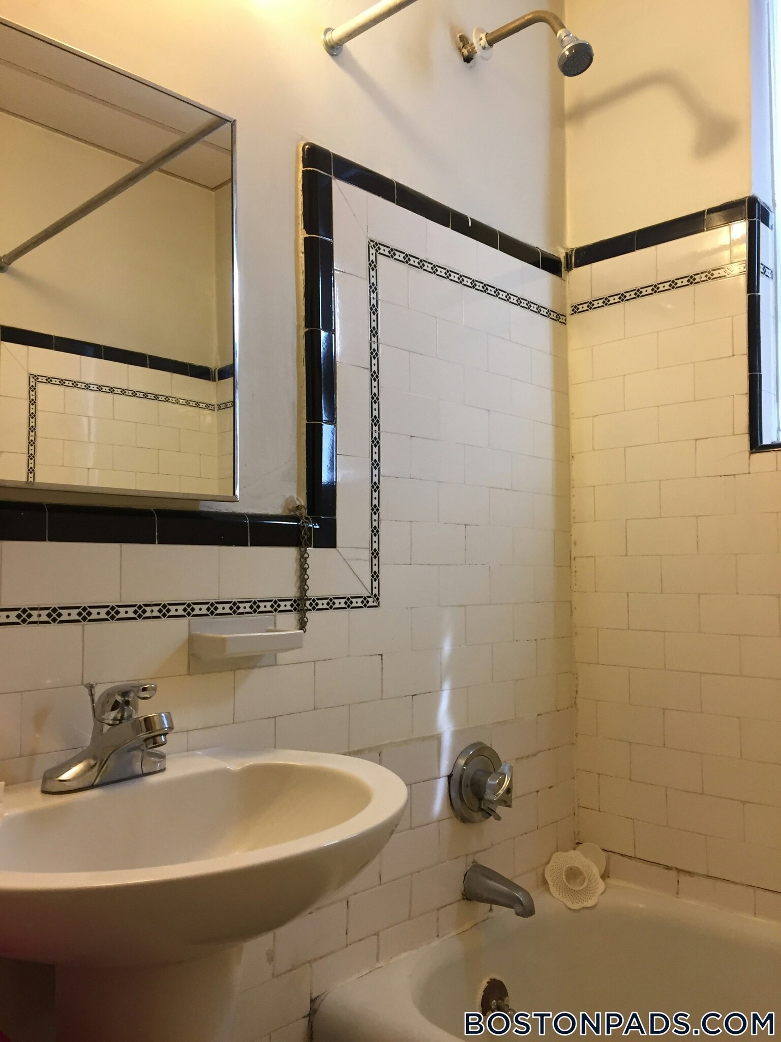 Building Photo - 53 Fellsway W