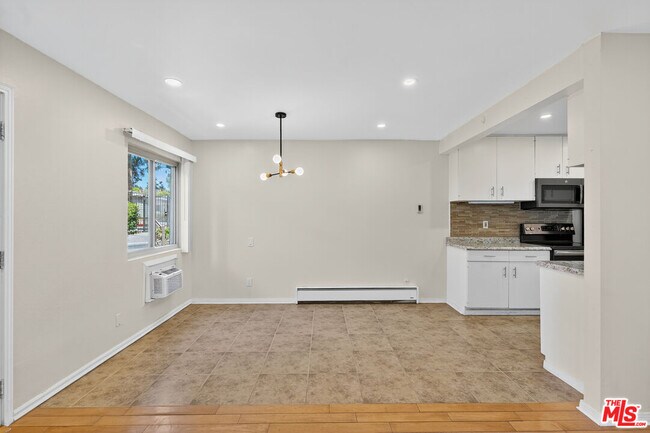 Building Photo - 394 Miraleste Dr