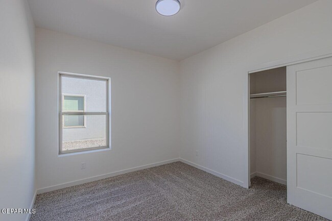 Building Photo - 500 E San Antonio Ave