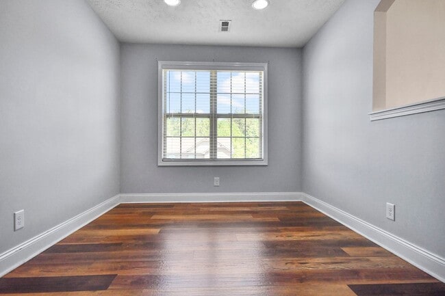 Building Photo - Pet Friendly Four Bedroom!