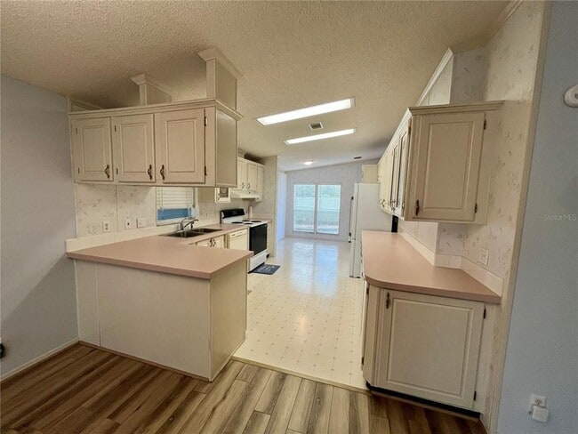 Building Photo - 10614 Hayden Ave