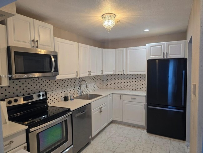 Building Photo - 20505 E Country Club Dr