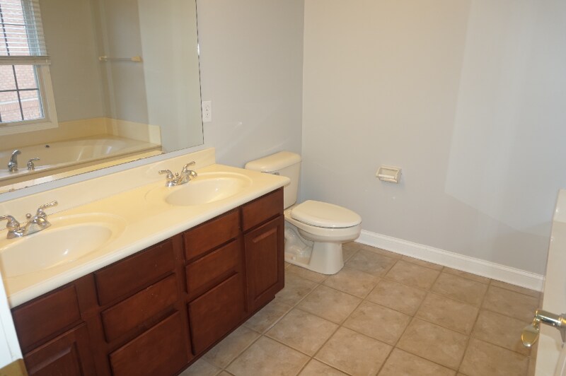 Building Photo - 12752 Apsley Ln